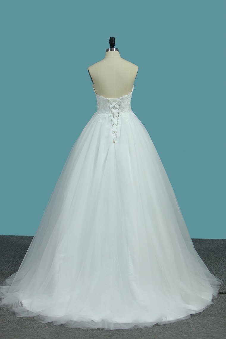 2024 A Line Sweetheart Tulle Wedding Dresses With Appliques Sweep/Brush
