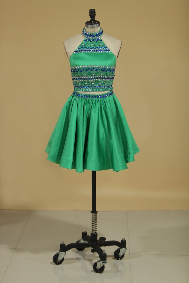 Two-Piece Halter With Beading Homecoming Dresses Satin