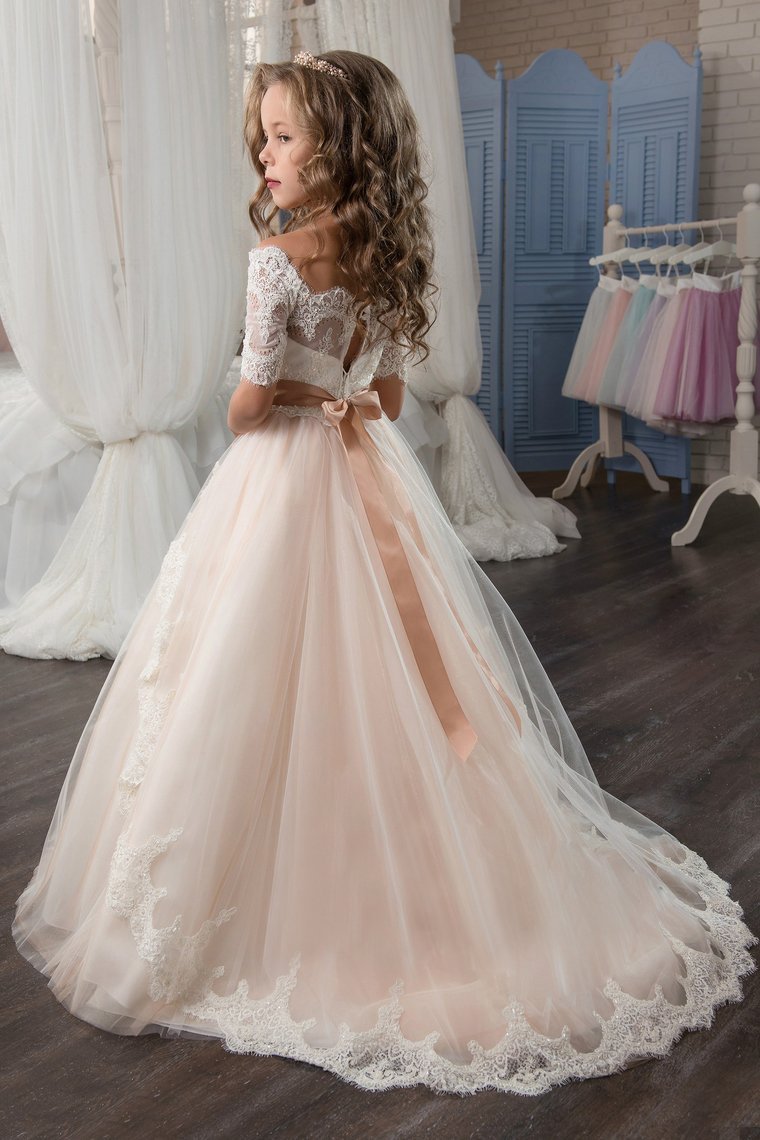 2024 Tulle Bateau Flower Girl Dresses Short Sleeves With Applique