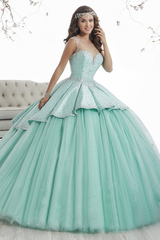 2024 Scoop Ball Gown Quinceanera Dresses Tulle & Satin With Beads