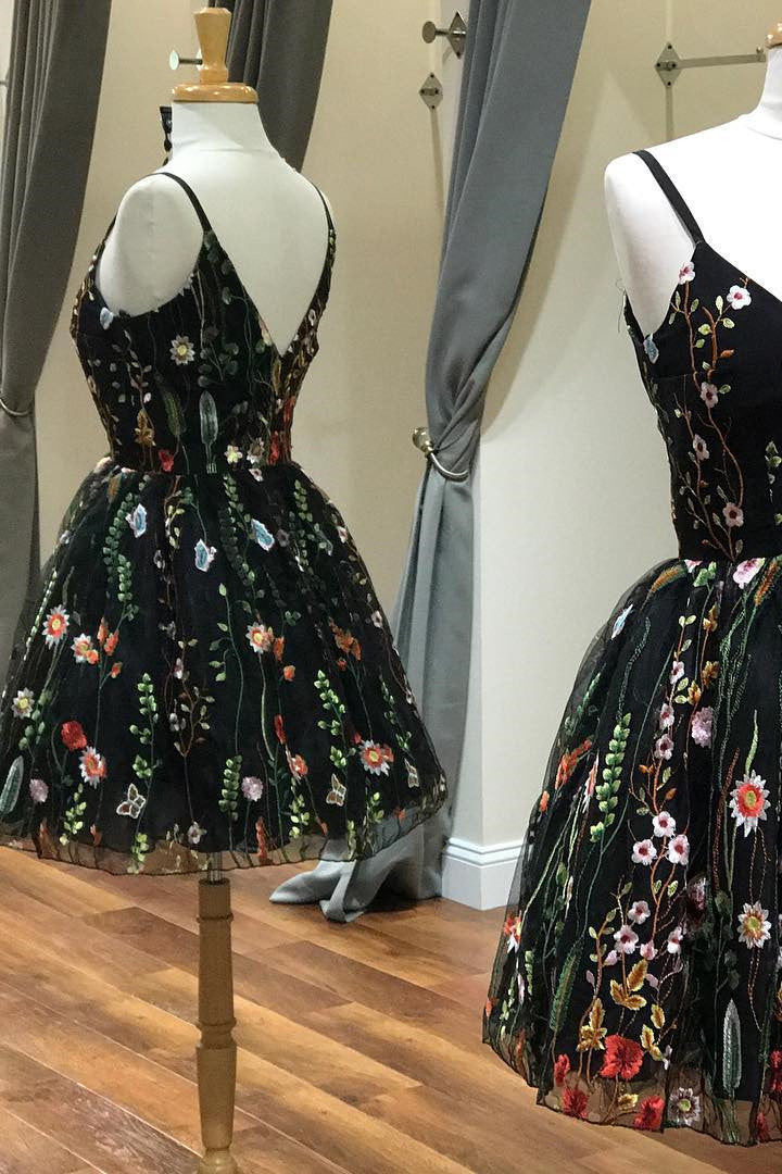 Spaghetti-straps Black Short Homecoming Dresses With Floral Embroidery