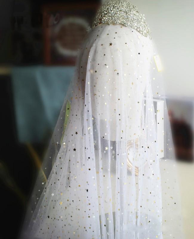 Elegant Short Sequins Tulle Wedding Veils with Stars STC15580