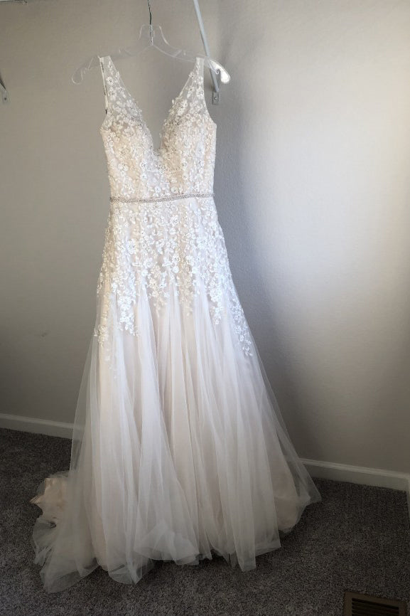 Elegant Sleeveless A Line Tulle Lace Wedding Dresses