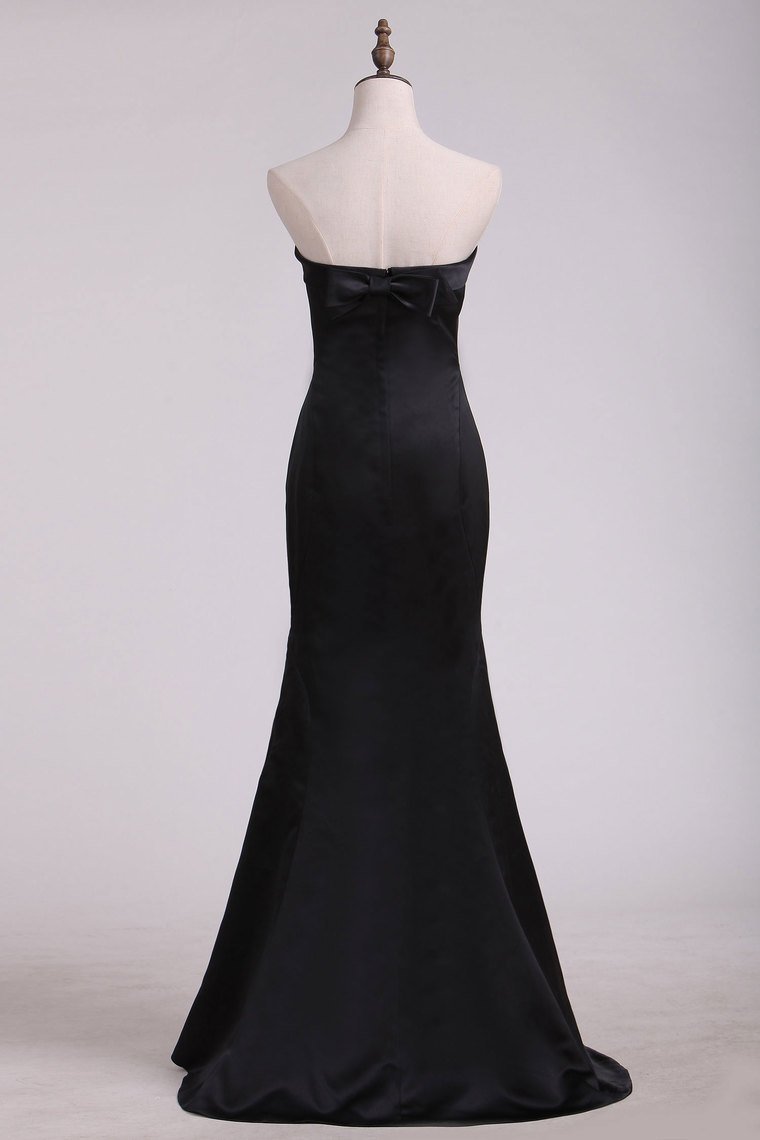2024 Black Satin Floor Length Evening Dresses Strapless With Bow Knot