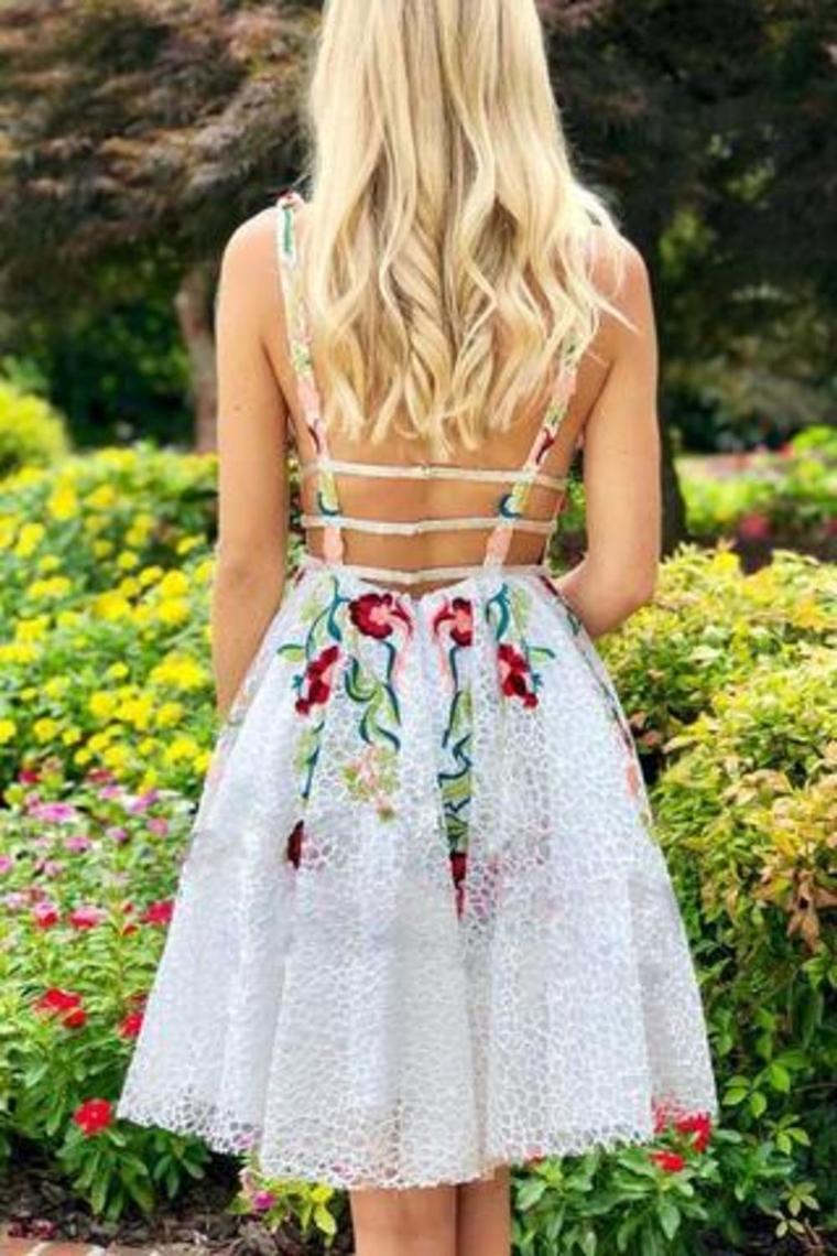 Charming A-Line Lace Floral Appliques V Neck Short Homecoming