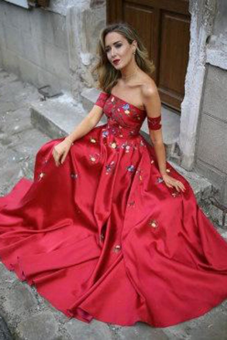 2024 Red Long Prom Dresses Strapless Floor-Length Satin Sexy Prom