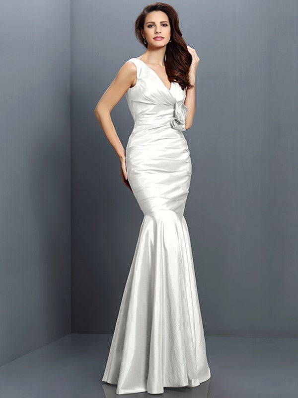Trumpet/Mermaid V-neck Hand-Made Flower Sleeveless Long Taffeta Bridesmaid Dresses TPP0005170